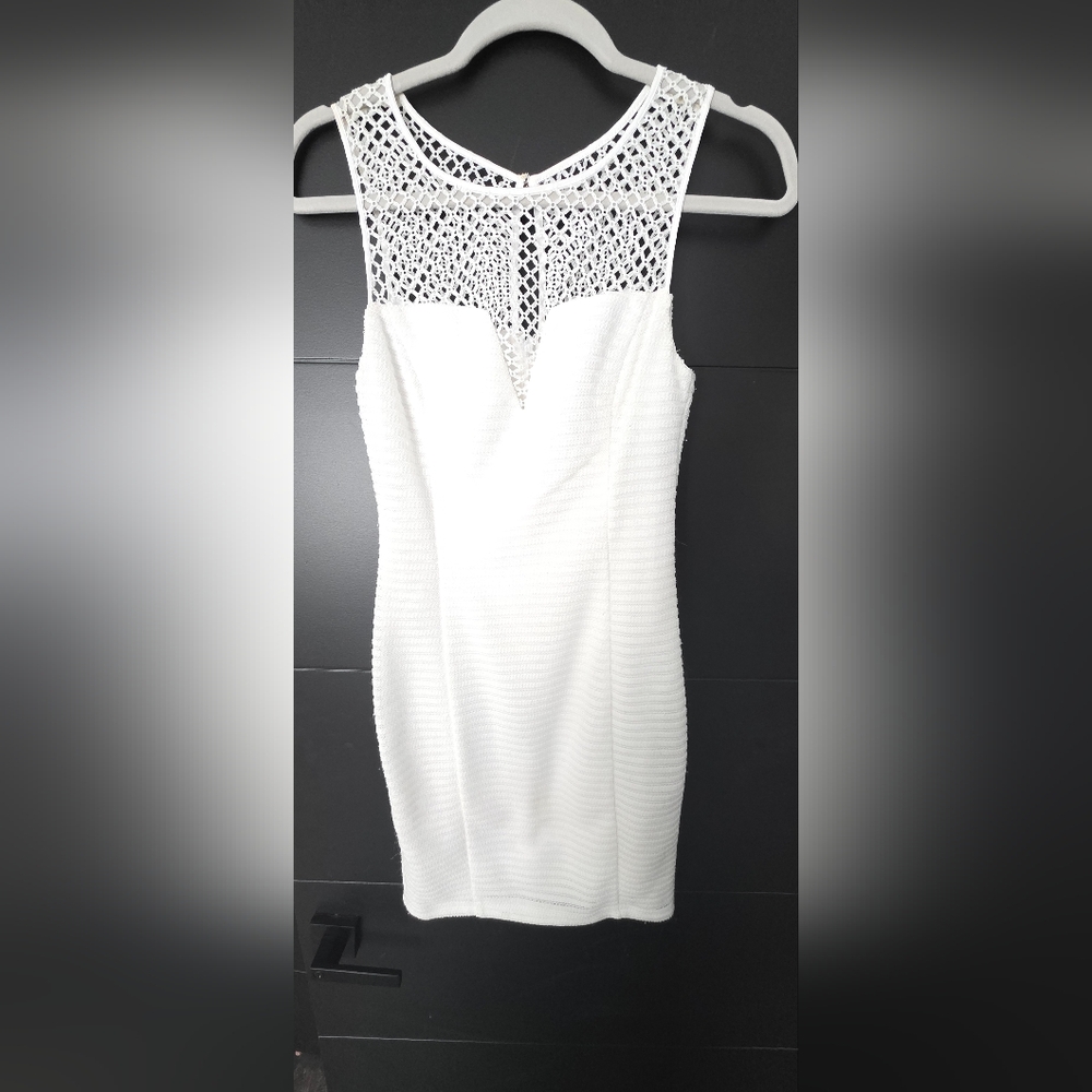 Guess -Elegant White Sleeveless Dress